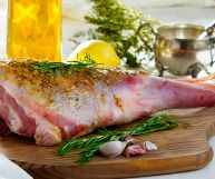 Una carne magra dai molteplici nutrienti. Il cosciotto d'agnello è gustoso e tantissime solo le ricette da sperimentare, con le cotture più disparate