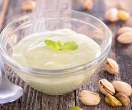 La crema al pistacchio è una delle "regine" della tavola, ideale per dolci e torte e dal sapore inconfondibile