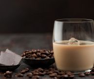 Scopriamo insieme quali sono i valori nutrizionali, le caratteristiche principali e le controindicazioni della crema Baileys e come usarla al meglio nei cocktail