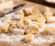 Gli csipetke, conosciuti anche come gnocchetti, sono un formato di pasta fresca tradizionale dell'Ungheria: ecco i loro valori nutrizionali e gli impieghi