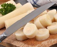 Chiamato anche palmito, il cuore di palma è un vegetale che si ricava dal tronco della palma e viene consumato fresco o in salamoia