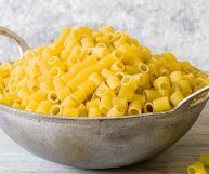 I ditalini rigati sono un formato di pasta corta, dalle origini antiche. Versatili, possono essere utilizzati in tanti tipi di ricette, tutte da scoprire