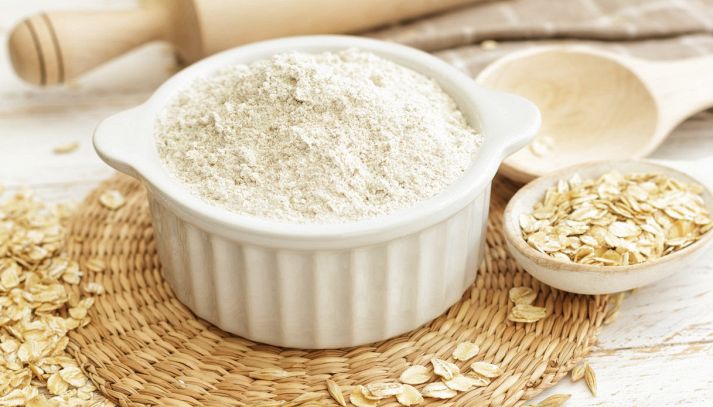 La farina d'avena è ricca di proprietà nutritive, tanto da essere un ottimo sostituto della comune farina di grano: ecco quali sono i suoi benefici