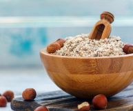 Vediamo insieme quali sono le caratteristiche e i valori nutrizionali della farina di nocciole e come questa può sostituire le farine classiche