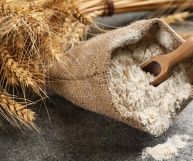 Ingrediente versatile, straordinario e ricco di proprietà virtuose, la farina di segale è l'assoluta protagonista di tantissime preparazioni della nostra tradizione