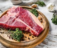 La fiorentina di vitellone è uno dei piatti più famosi della cucina toscana: ecco come viene utilizzata e quali sono le sue proprietà nutrizionali
