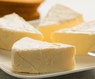 Dimentichiamo minestre e zuppe: i formaggini possono essere un grande alleato in cucina per preparare gustosi antipasti