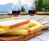 Vediamo insieme quali sono le caratteristiche principali, i valori nutrizionali e i benefici legati al consumo di formaggio Ossolano, tipico del Piemonte