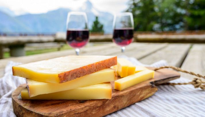 Vediamo insieme quali sono le caratteristiche principali, i valori nutrizionali e i benefici legati al consumo di formaggio Ossolano, tipico del Piemonte
