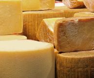 Vediamo quali sono le caratteristiche principali e i valori nutrizionali legati al formaggio Vezzena e in cosa viene usato in cucina per le migliori ricette