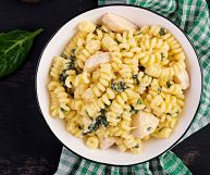 Nati per portare allegria a tavola, i fusilli bucati corti riescono a trattenere molto bene il condimenti