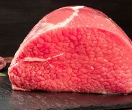 Noto anche come lacerto o magatello, il girello di vitello è un taglio nobile e magrissimo