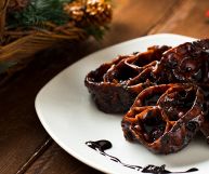 Un ingrediente straordinario e saporito che affonda le origini in tradizioni antichissime: la glassa di vincotto