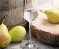 Un distillato dal sapore unico e inconfondibile: la grappa alle pere può trasformarsi in un ingrediente strategico in cucina