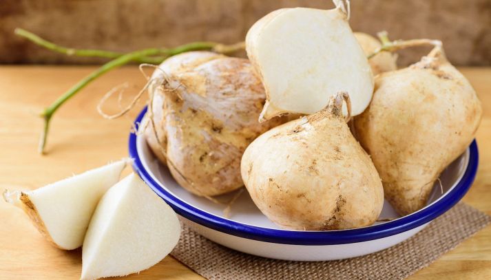 La jicama è una patata dalla polpa bianca, molto utilizzata in cucina e consumata soprattutto cruda: ecco i suoi incredibili benefici per l’organismo