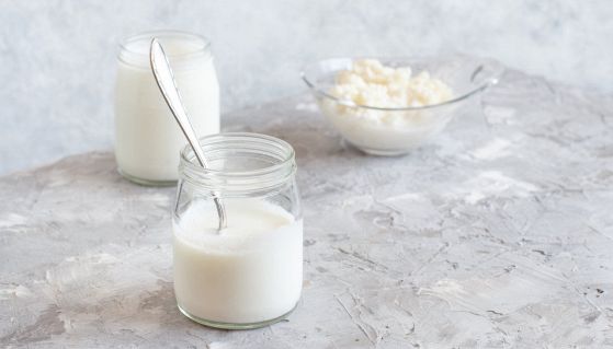 Il kefir è una bevanda ottenuta dal latte fermentato, e per questo ricca di batteri