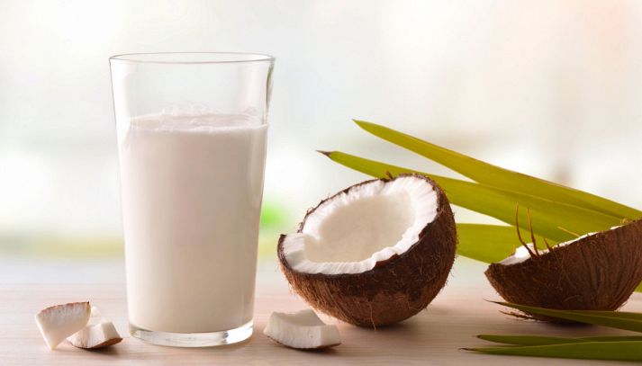 Il latte di cocco è un'alternativa gustosa al "classico" latte vaccino, nutriente e perfetto per chi è intollerante al lattosio