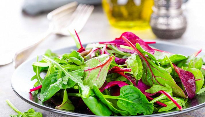 Conosciamo il lattughino, una verdura gustosa e dolce da utilizzare nelle insalate fredde, dal sapore ottimo, con molte proprietà e benefici utili