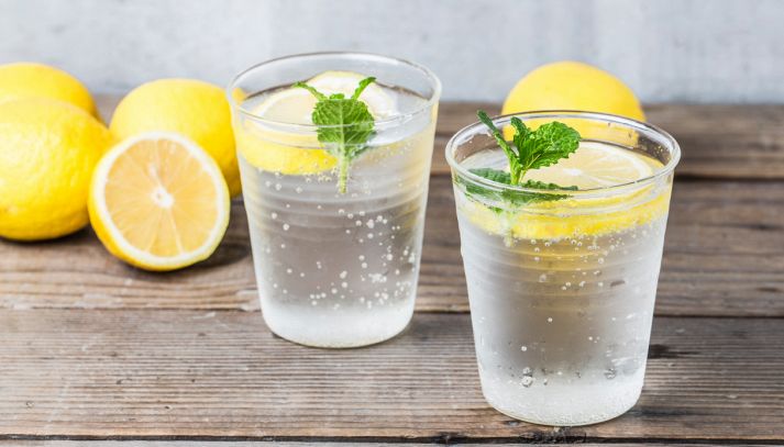 Scopriamo insieme la Lemonsoda: tutti gli usi come bibita e ingrediente da cocktail, amata per le sue caratteristiche speciali e la sua freschezza