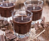 Il liquore al cioccolato è una bevanda alcolica dal sapore dolce e intenso, perfetta per tanti usi diversi in cucina: ecco le sue proprietà nutrizionali