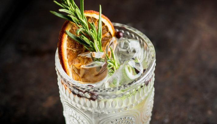 Il liquore Triple Sec è uno degli ingredienti più utilizzati nella realizzazione di cocktail alcolici