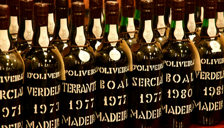 Scopriamo che cos'è il Madera, vino liquoroso originario del Portogallo invecchiato nelle stufe