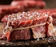 Buona e salutare, la carne di manzo rappresenta l'ingrediente fondamentale della nostra dieta. Scopriamo caratteristiche e prorpietà