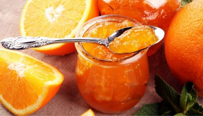 Una confettura dal sapore unico e ottima per dolci e colazioni, sapere come usare la marmellata di arance in cucina permette di gustare un alimento sano e goloso
