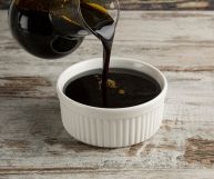 La melassa è un ottimo dolcificante, spesso utilizzato al posto del comune zucchero bianco in quanto meno calorico: ecco i suoi benefici e le controindicazioni