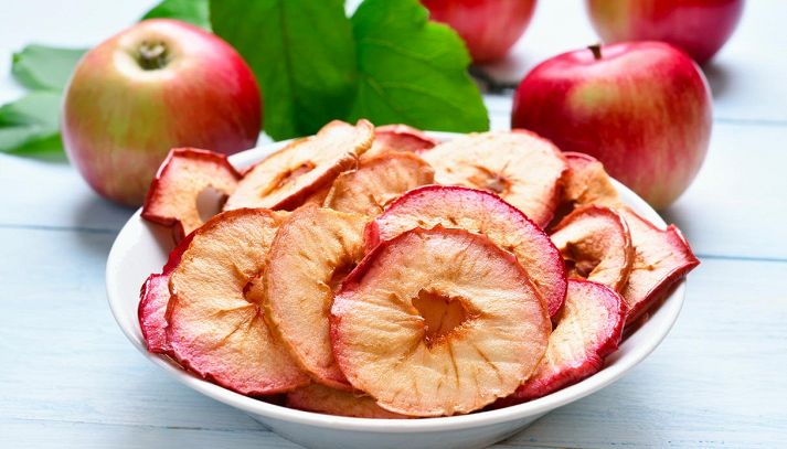 Le migliori ricette da preparare con le mele secche, o chips di mele, un prodotto gustoso e salutare da consumare a colazione o come snack spezzafame