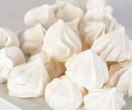 Un ingrediente dolce che può essere consumato da solo oppure all'interno di dolci e dolcetti di ogni tipo. La meringa è perfetta anche come decorazione