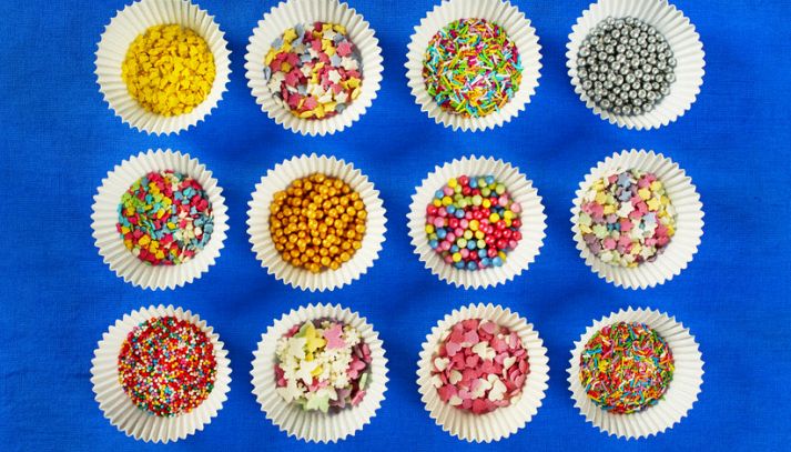 Le palline argentate sono piccole perle di zucchero colorato che si usano per decorare torte e dolci di ogni genere