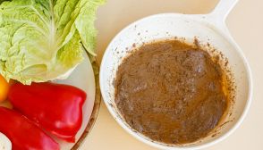 Pasta ottenuta dalla macinazione delle acciughe, perfetta per preparare crostini, per aromatizzare altri piatti o per farcire tramezzini e snack