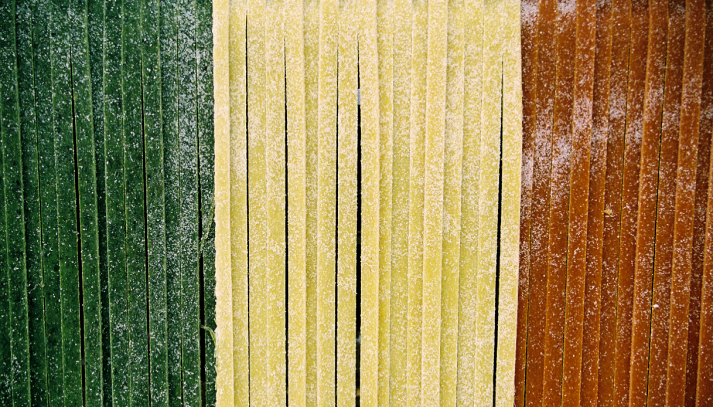 Pasta tricolore: come si fa e quando si può mangiare