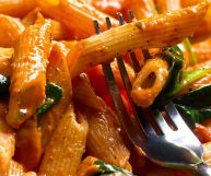 Protagoniste assolute della tradizione meridionale del nostro Paese, le penne zite sono l'ingrediente perfetto per portare in tavola primi piatti pieni di gusto