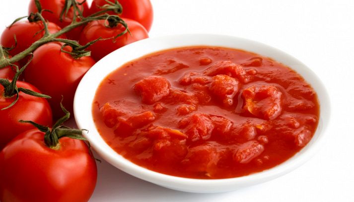 La polpa di pomodoro è quel tocco di sapore in più che impreziosisce decine di piatti squisiti, come la pizza: ecco quali sono le sue proprietà nutrizionali