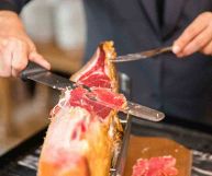 Proteico e altamente digeribile, ecco le caratteristiche e le proprietà del prosciutto crudo di montagna