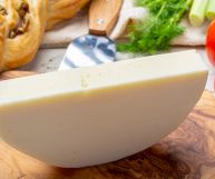 Vediamo insieme quali sono le caratteristiche principali e i valori nutrizionali legati al provolone semipiccante e come si usa nelle ricette più importanti