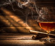 Una bevanda dalle preziose caratteristiche. Sapere come usare il rum in cucina permette di variare e preparare numerose ricette