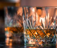 Dal sapore speziato, intenso e straordinario, il Rye Whisky è il distillato che ci permette di creare alcuni dei cocktail più celebri del mondo. Scopriamo insieme le sue caratteristiche
