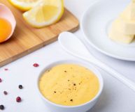 Impossibile resistere al sapore cremoso e avvolgente della salsa bernese che accompagna carne e pesce