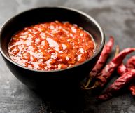 Salsa chili piccante: valori nutrizionali, proprietà e curiosità