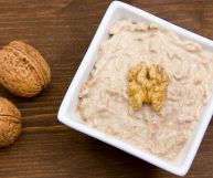 Tipico condimento ligure, la salsa di noci è un pesto al mortaio che condisce gustose paste della regione di Ponente