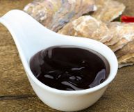 Vediamo insieme quali sono le caratteristiche principali, i valori nutrizionali, i benefici e i migliori utilizzi in cucina della salsa di ostriche