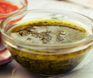 La salsa mojo arriva dalle Canarie ed è a base di olio d'oliva: vediamo quali sono le sue caratteristiche, i valori nutrizionali e i benefici legati a essa
