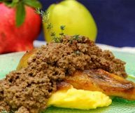 La salsa peverada accompagna la polenta e i secondi piatti a base di carne, da pollo e coniglio ai bolliti: come si usa e le sue caratteristiche