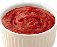 La salsa rubra è un ottimo accompagnamento per qualsiasi tipo di carne, anche se viene principalmente usata per il bollito: ecco quali sono i suoi ingredienti