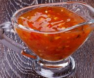 La salsa thai è un condimento agrodolce e speziato, utilizzato sia come intingolo che come alleato per insaporire carni e zucche: ecco come usarla in cucina