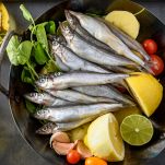 Scopriamo insieme quali sono le caratteristiche e i valori nutrizionali delle sarde, preziose per la cucina e per mantenere il benessere della nostra salute