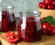 Un ingrediente che in cucina è versatile e accompagna i dolci di tutti i tipi, dai gelati alle torte. Scopriamo le ricette dello sciroppo di amarena